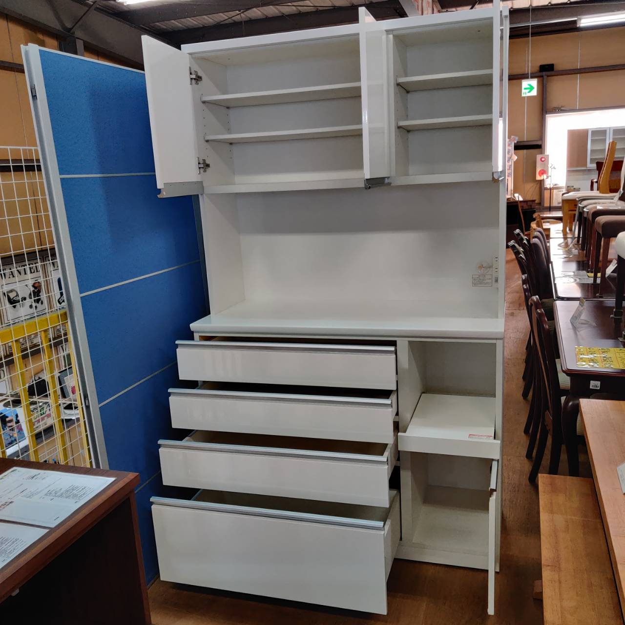 店舗同時販売中】 NITORI ニトリ CLAUDE90KB 3枚扉 