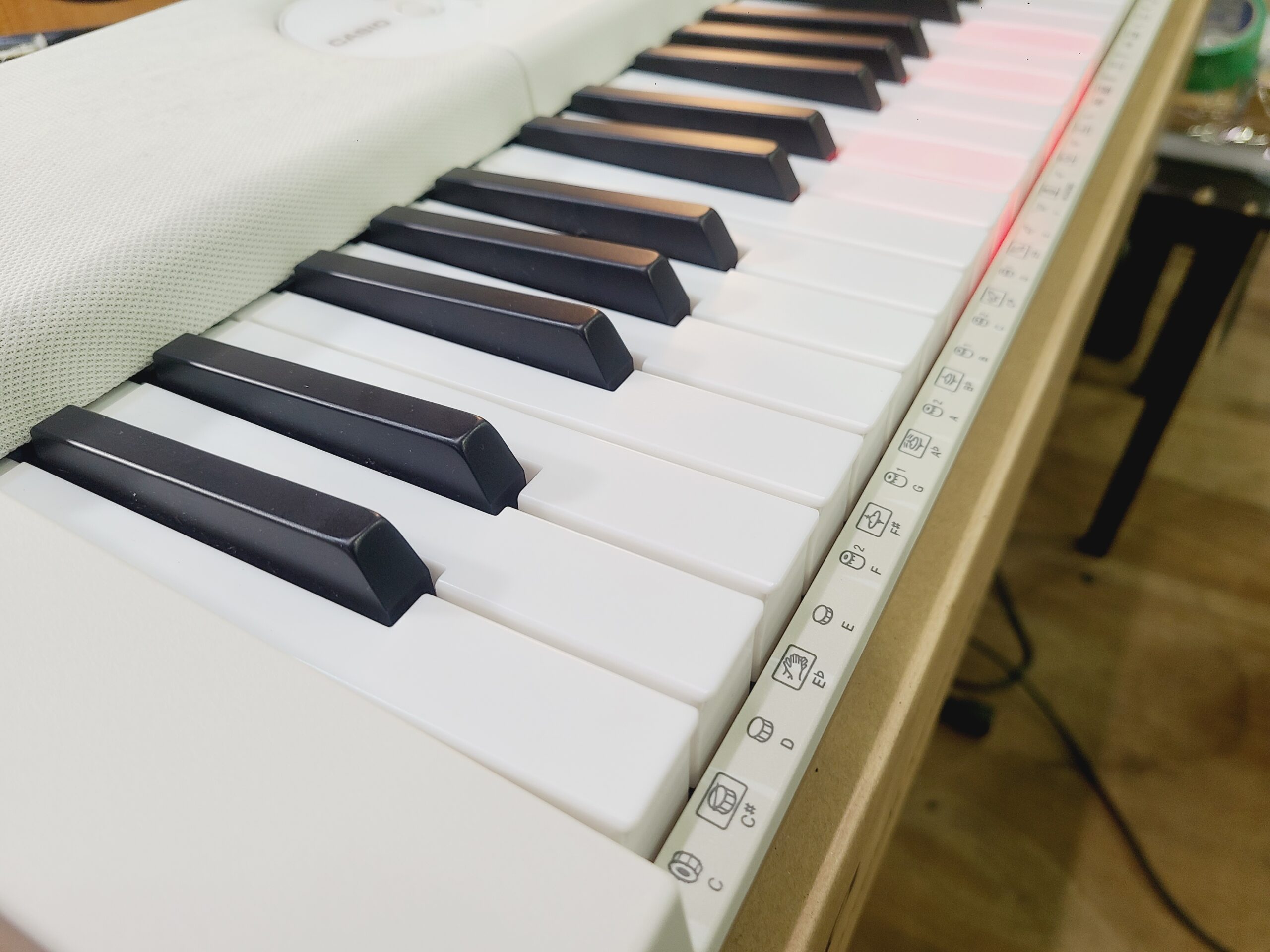 CASIO カシオ 61鍵盤 光ナビゲーションキーボード LK-526