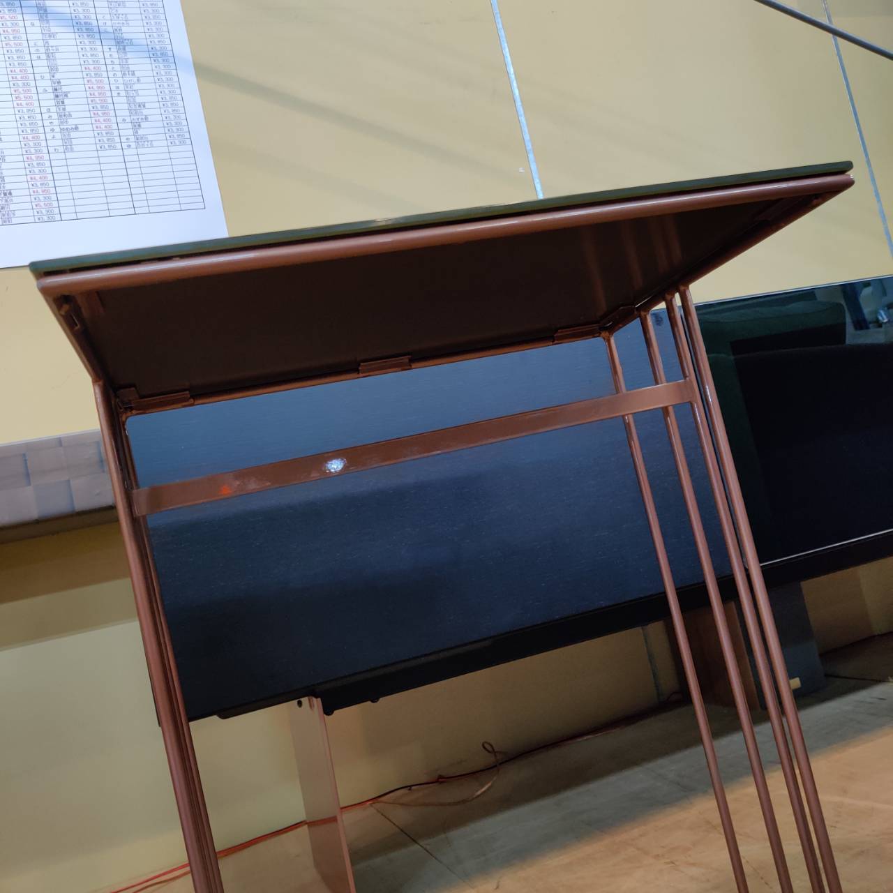 BoConcept (ボーコンセプト) ガラストップサイドテーブル ALBA 販売中 