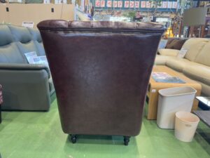 ウィングバックソファ｜チェスターフィールドタイプ買取致しました｜愛 