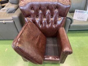 ウィングバックソファ｜チェスターフィールドタイプ買取致しました｜愛 