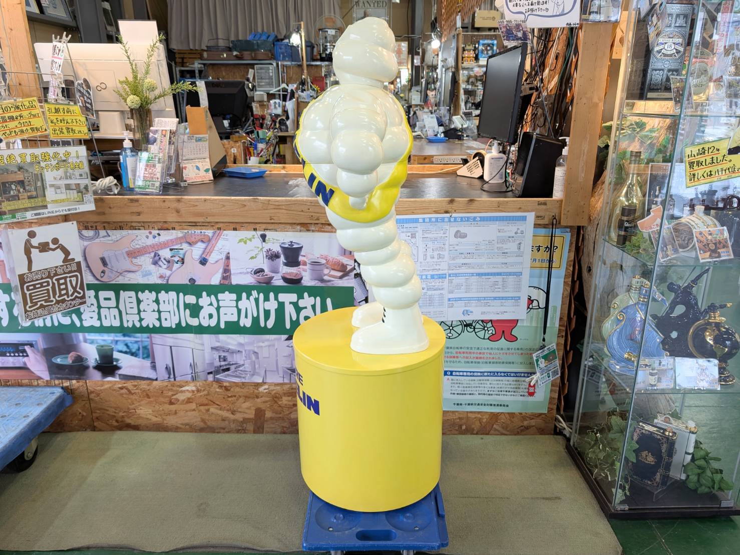 ミシュランマン ビバンダム 人形 フィギュア 高さ約134cmを店頭にて 