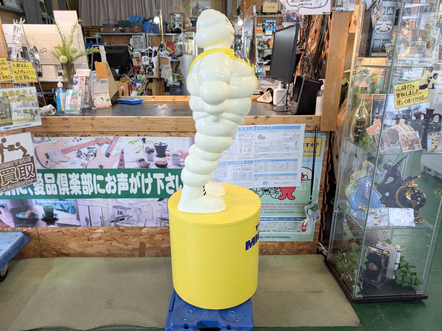 ミシュランマン ビバンダム 人形 フィギュア 高さ約134cmを店頭にて 
