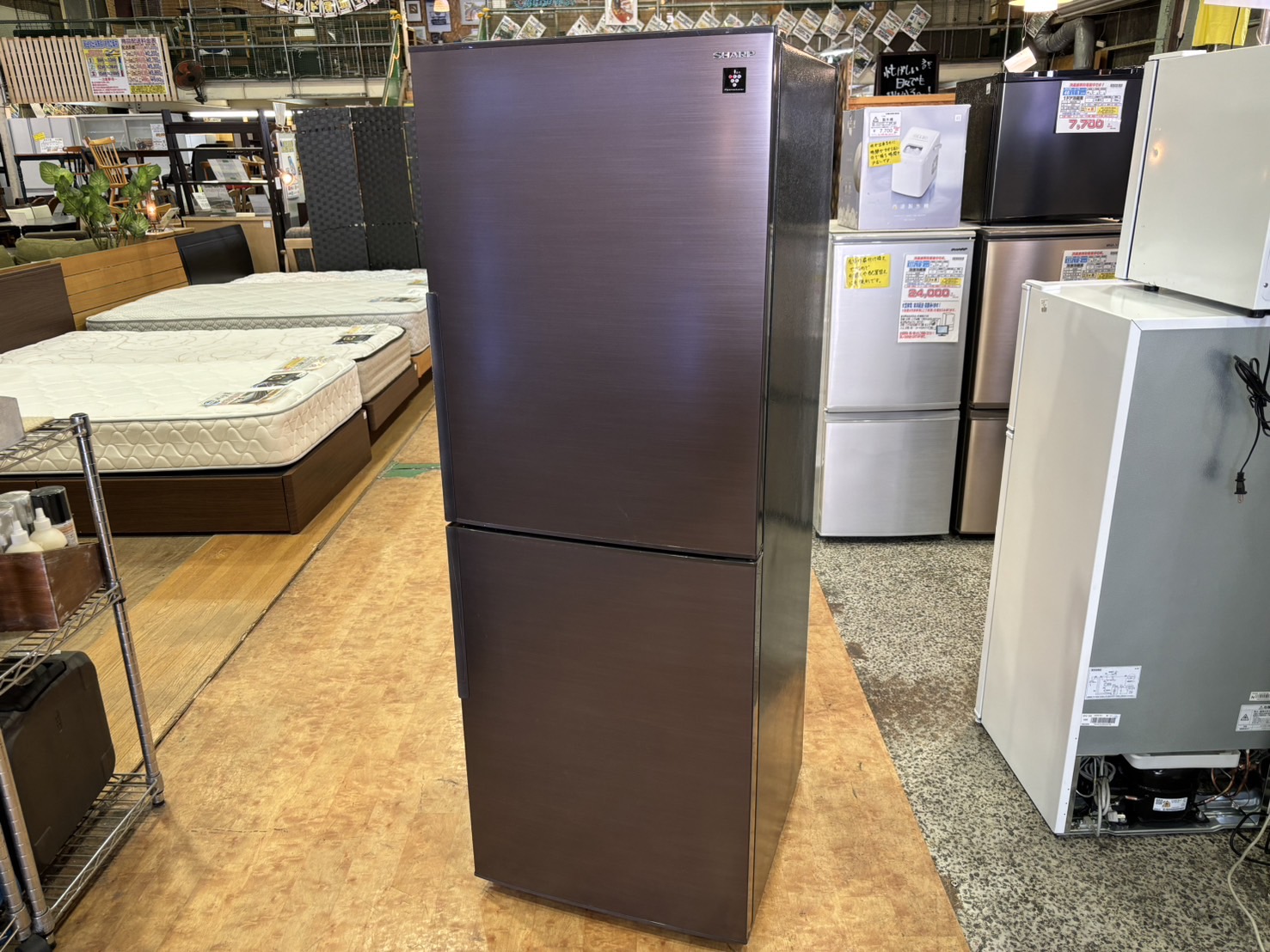 ◎送料無料!!★2016年製★超美品★中古◎ SHARP 137L 左右開き「どっちもつけかえドア」耐熱トップテーブル。冷蔵庫【SJ-D14B-W】i888 愛知岐阜&frasl;送料無料☆シャープ 137L冷蔵庫 SJ-D14C-W 2016年製 137L