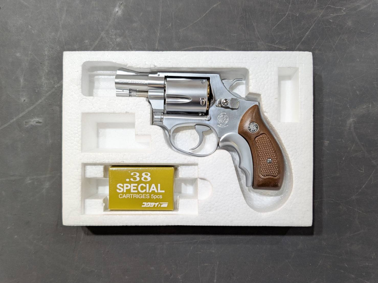 コクサイ モデルガン S＆W M60 2インチ スーパーステンレスモデルを 