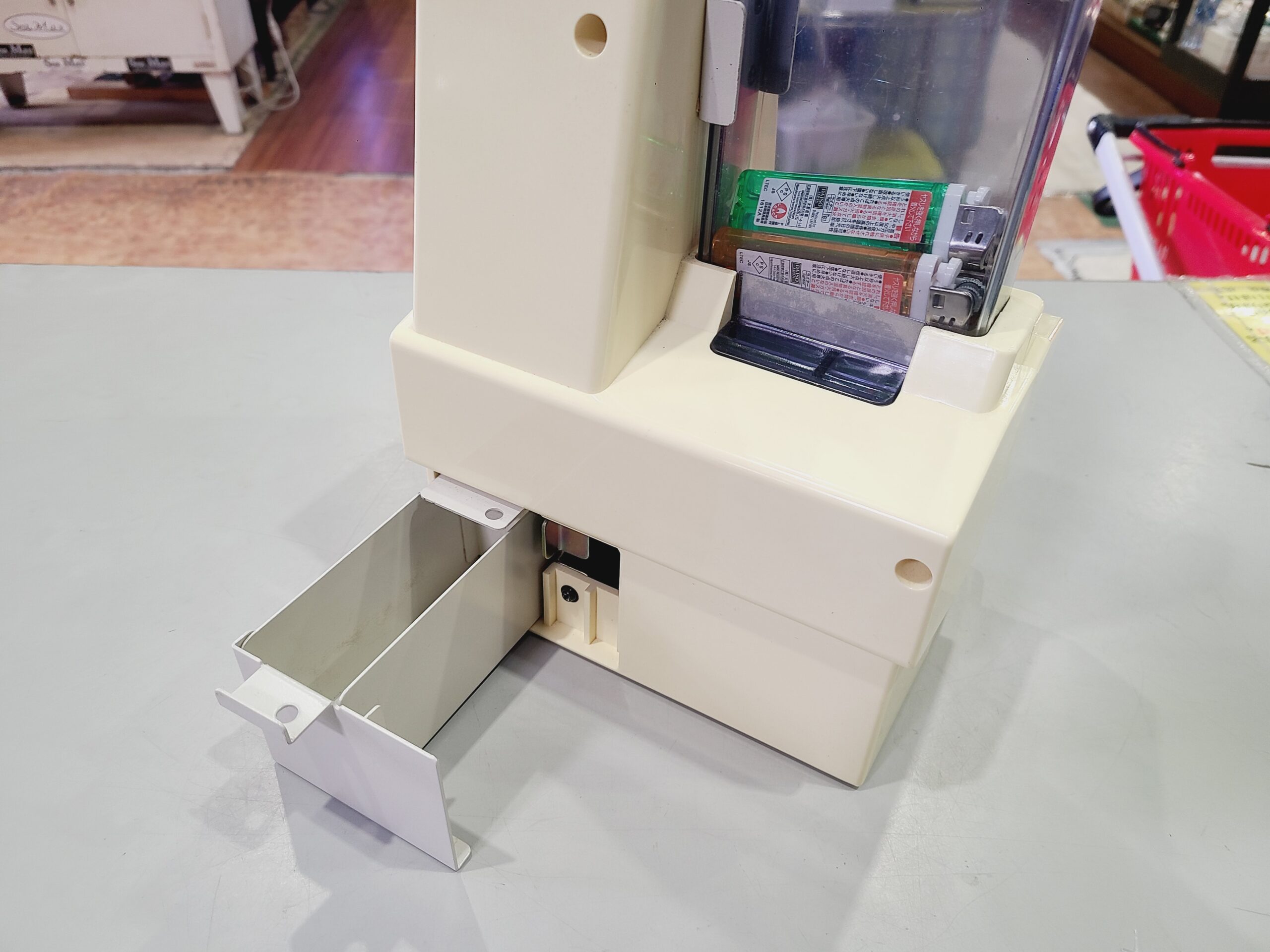 昭和レトロ 使い捨てライター 卓上型自動販売機買取｜愛品館市原店 