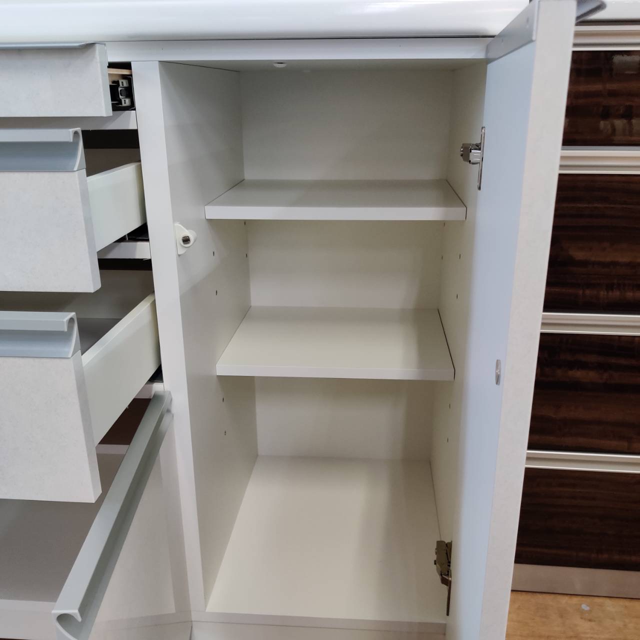 松田家具 2枚スライド扉キッチンボード 1600スモークレンジ 販売中 