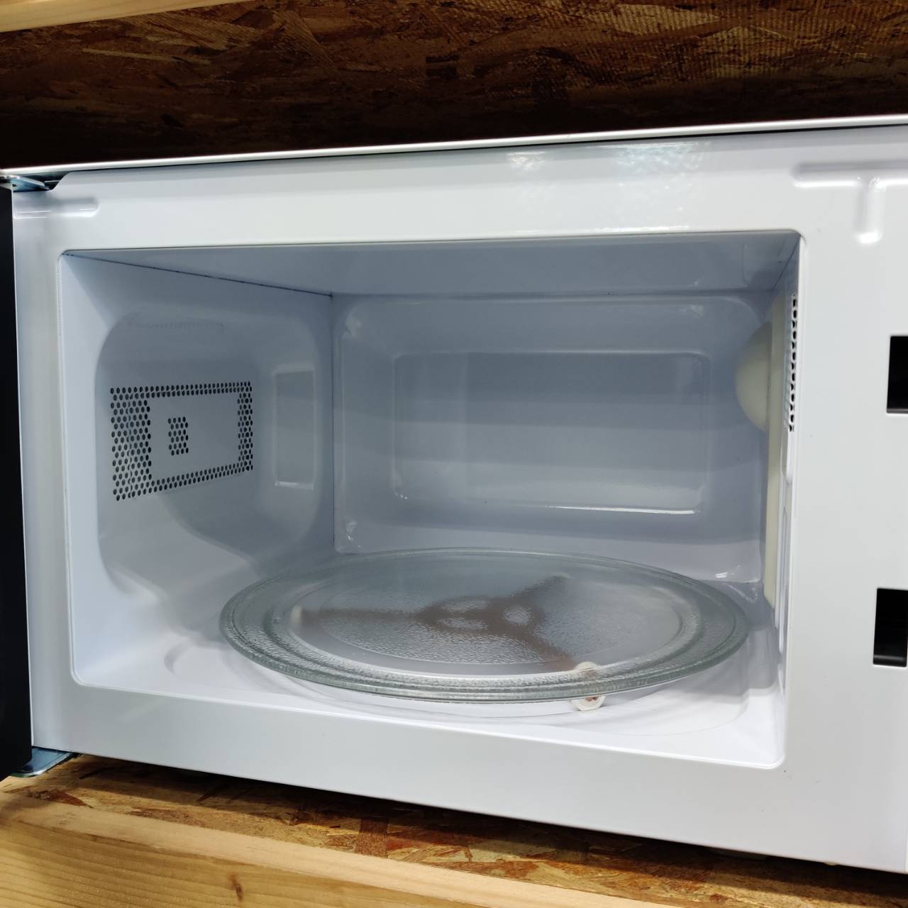 ニトリ　2022年製　電子レンジ MM720CUKN4 東日本　ターンテーブル付 ニトリ 中古 電子レンジ ターンテーブル 700W 単機能 西日本対応