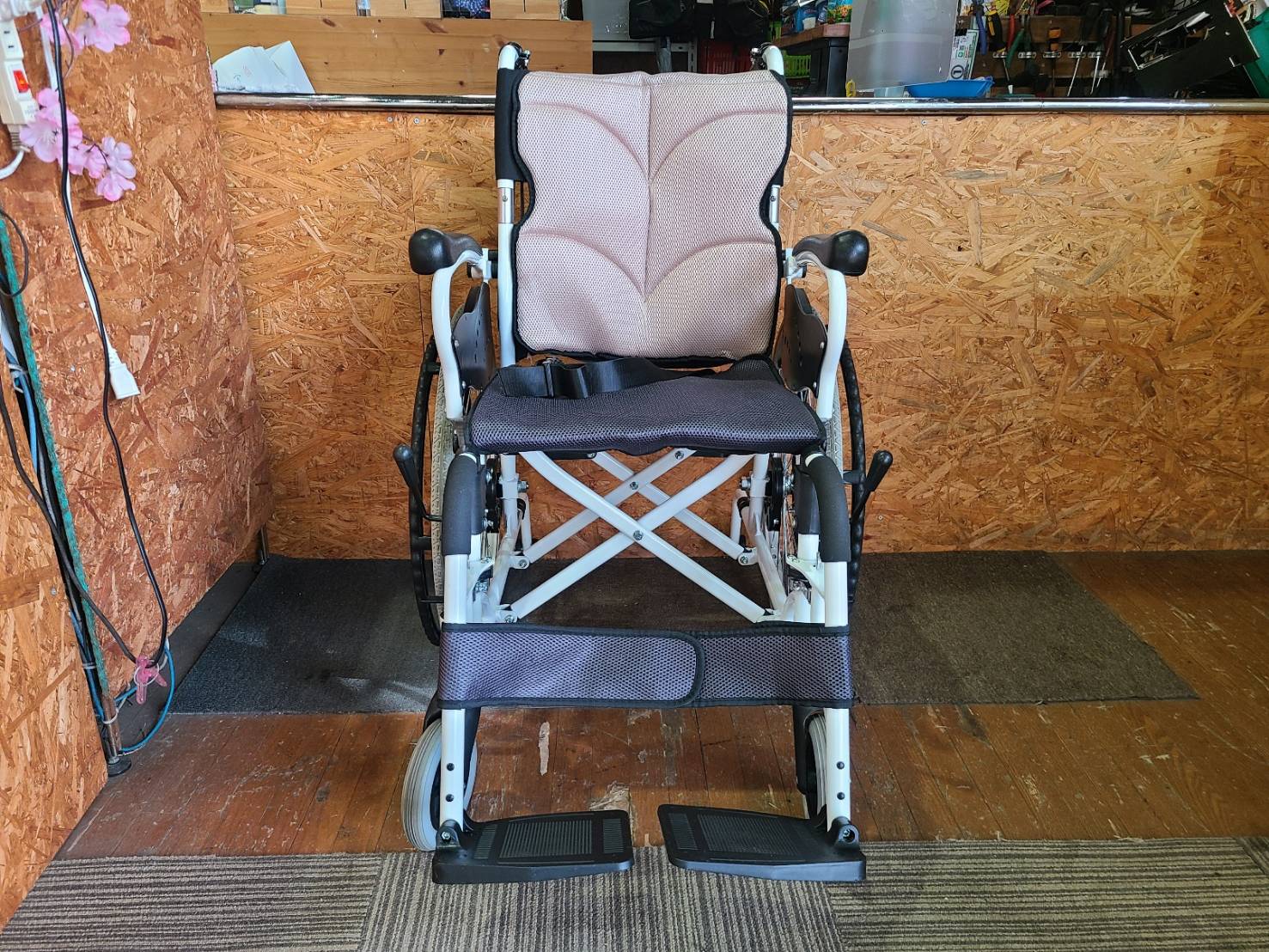 幸和製作所 テイコブ WHS09-BE 自走式車いす 買取いたしました｜愛品館 