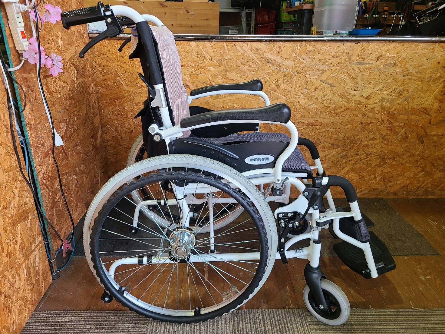幸和製作所 テイコブ WHS09-BE 自走式車いす 買取いたしました｜愛品館 
