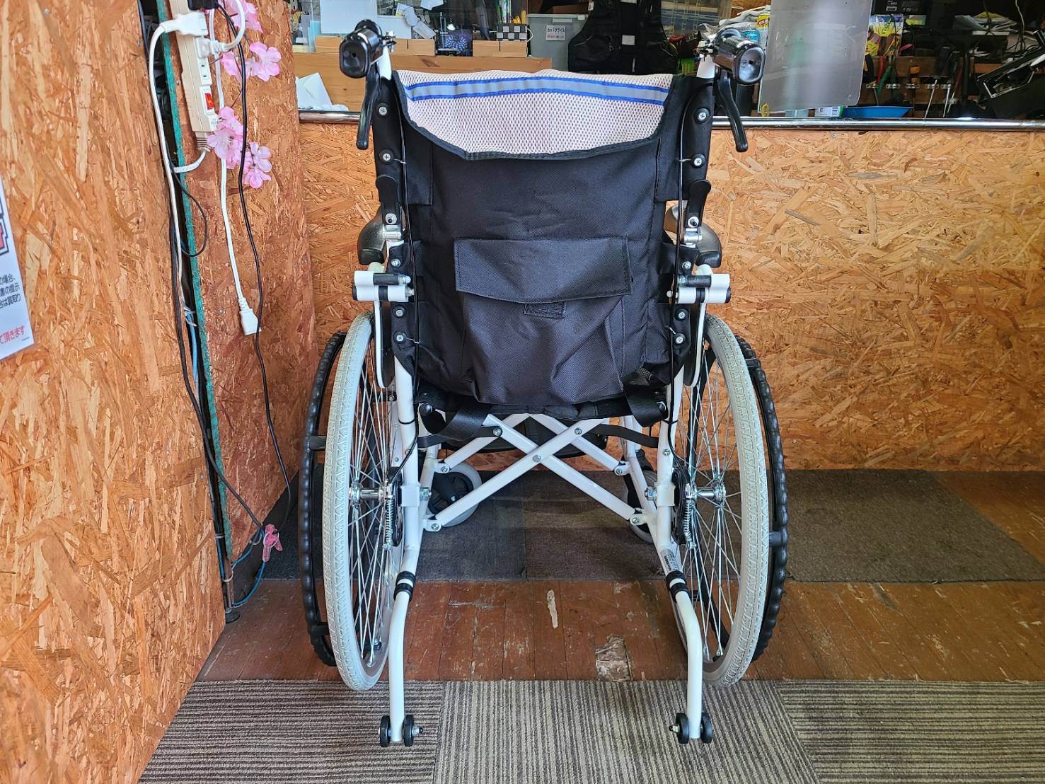 幸和製作所 テイコブ WHS09-BE 自走式車いす 買取いたしました｜愛品館 