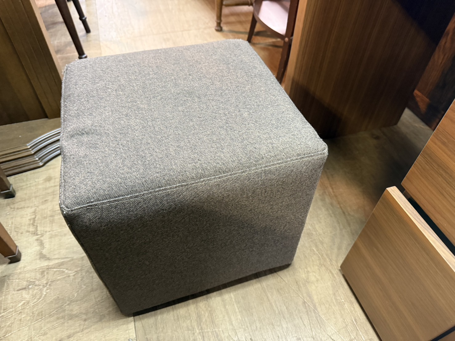 出品準備中です♪】モーダ・エン・カーサドレッサー 出品準備中です 