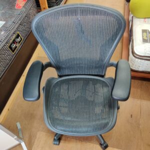 Herman-Miller_オフィスチェア_アーロンチェア_150052473002-5