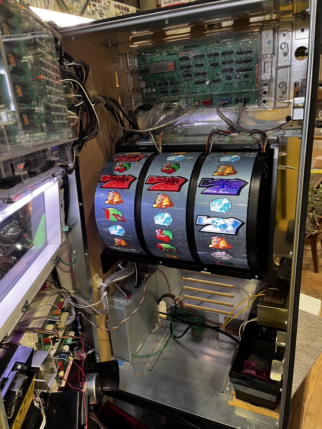 エヴァンゲリヲン 真実の翼 スロット実機 買取いたしました｜愛品館 