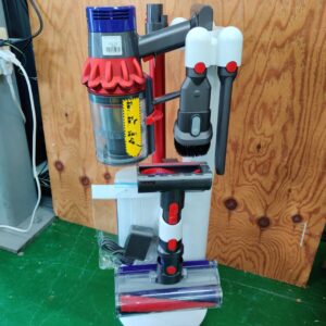 Dyson_2019年製_コードレス-スティック掃除機-Cyclone-V10-フロアドック付_SV12_138015763002-3