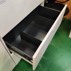 PLUS-_ラテラル3段-両開き保管庫-ベース有_Jeシリーズ_150052471002-5