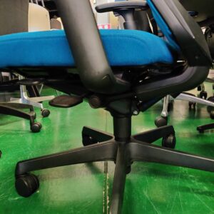 オカムラ_ハイバック-ハンガー付-オフィスチェア_エスクード_150052403002-4