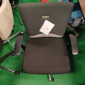 オカムラ_肘付きミドルバック-オフィスチェア_feego-フィーゴ_150052095002-2