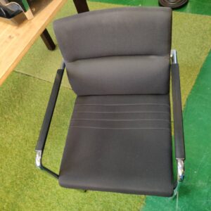 ライオン_布張りミーティングチェア-黒-オフィス_No1515F_150051992002-3