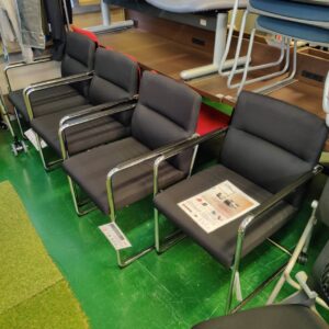 ライオン_布張りミーティングチェア-黒-オフィス_No1515F_150051992002-4