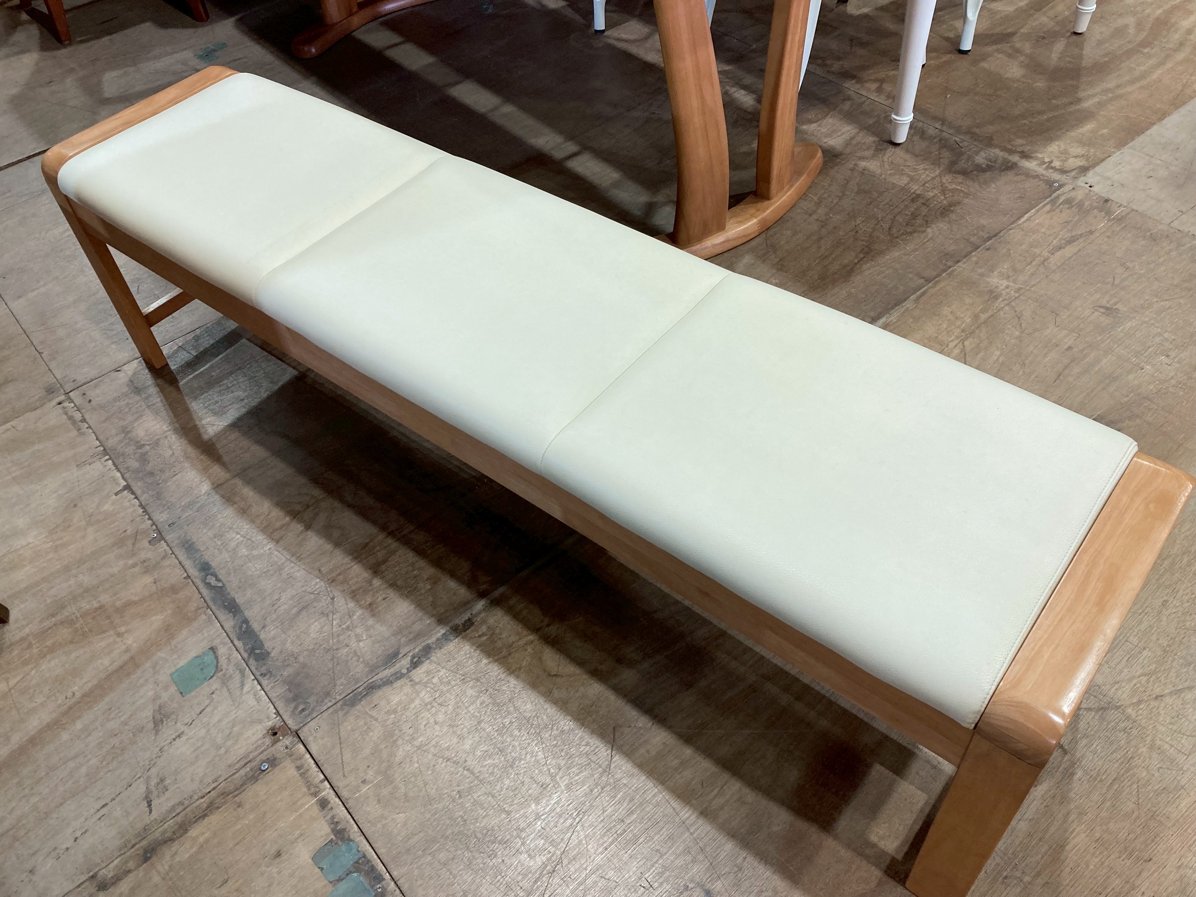 カリモク｜ディレトーレ｜テーブルベンチセット買取入荷致しました 