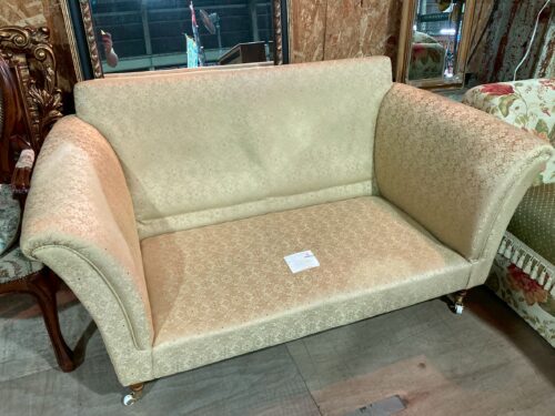 ArtForma（アートフォーマ）2人掛けソファ入荷致しました 