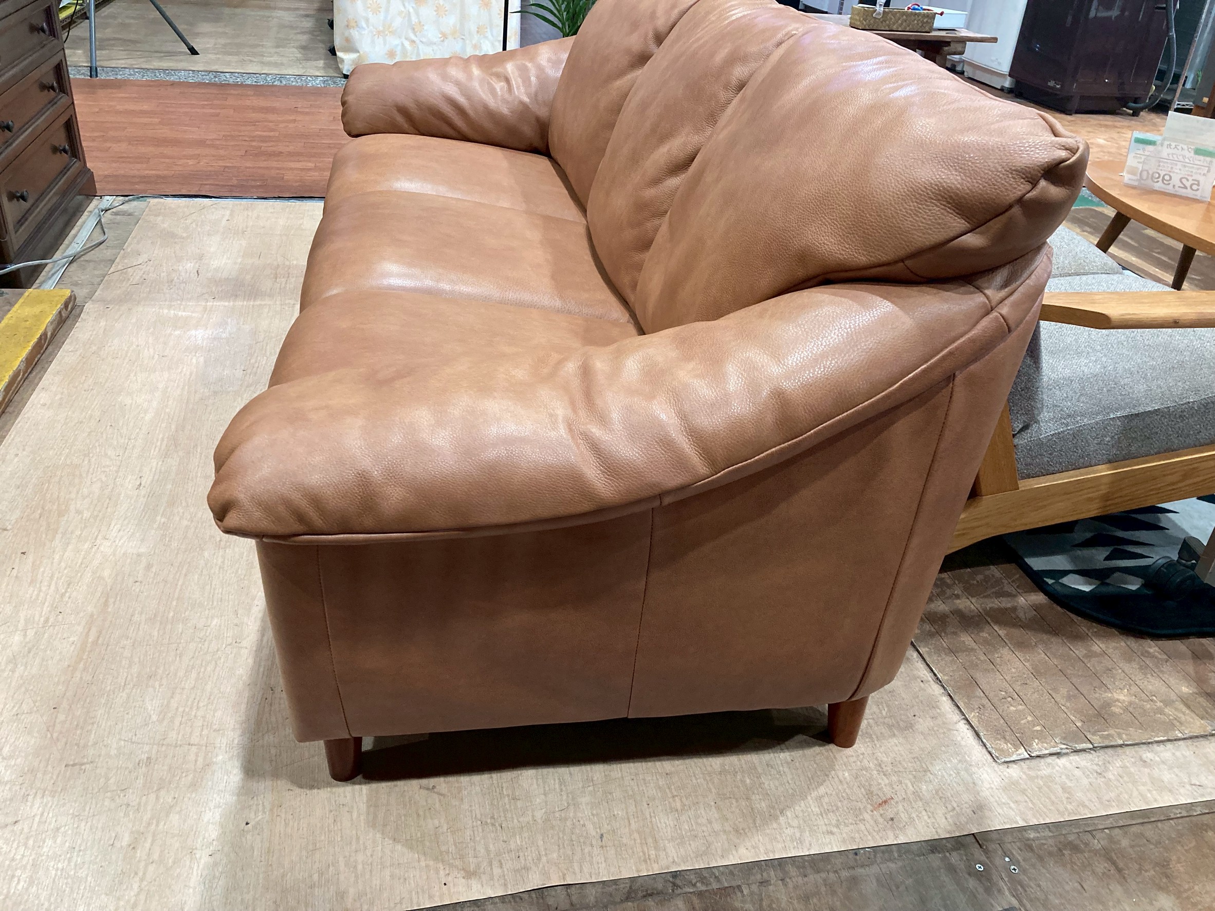かねたや｜オシリス｜革張り3人掛けソファ入荷致しました 