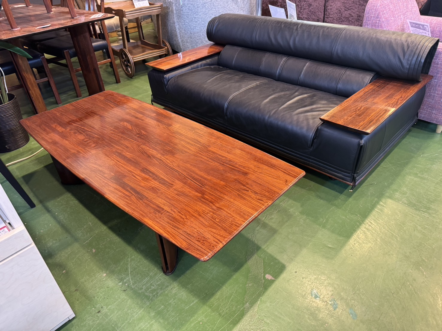カリモク｜2人掛本革ソファ+センターテーブル｜Vivente買取致しました 