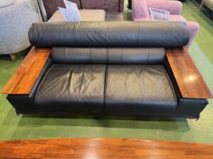 カリモク｜2人掛本革ソファ+センターテーブル｜Vivente買取致しました 
