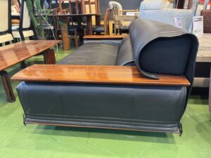 カリモク｜2人掛本革ソファ+センターテーブル｜Vivente買取致しました 
