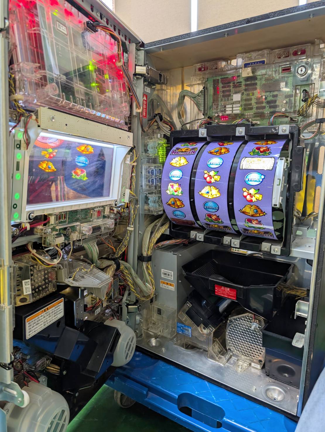 KPE マジカルハロウィン4 メダル機 ART 5号機 スロット実機を買取 