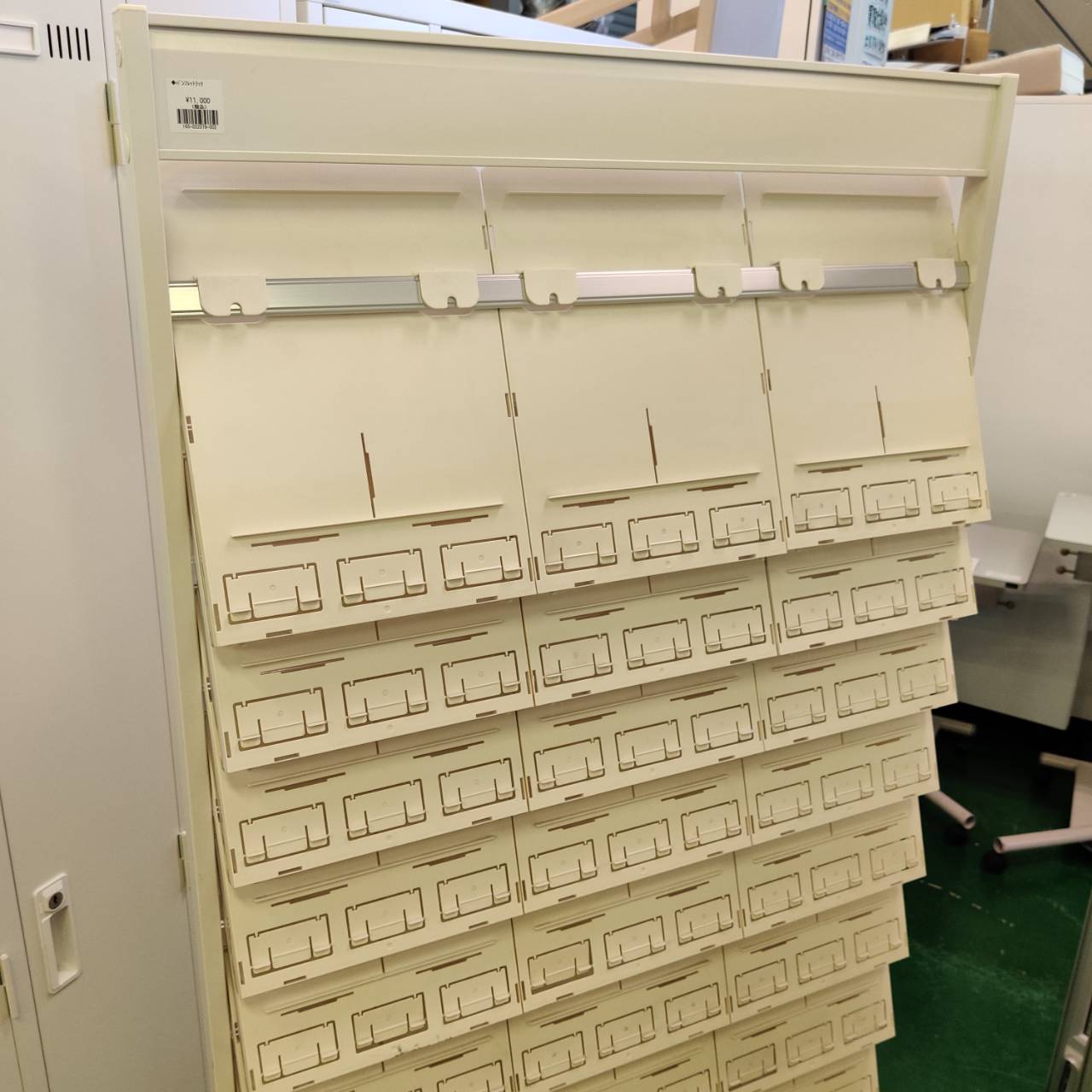パンフレットラック カタログスタンド 販売中！ 愛品倶楽部柏店 