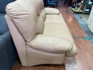関家具｜スイート｜合皮張り｜3人掛けハイバックソファ入荷致しました 
