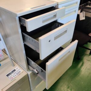 KOKUYO_デスクワゴン-鍵付_BS_160022065002-2