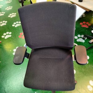 Wilkhahn_可動肘付-ミドルバックメッシュチェア_ONチェア_160022082002-2