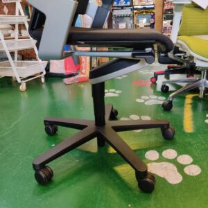 Wilkhahn_可動肘付-ミドルバックメッシュチェア_ONチェア_160022082002-5