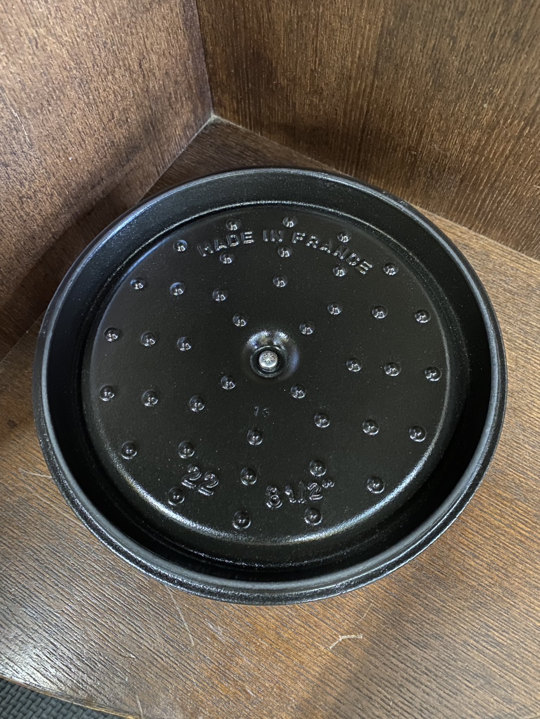 staub ストウブ ピコココット ラウンドグレー 22㎝鍋を買取いたしまし 