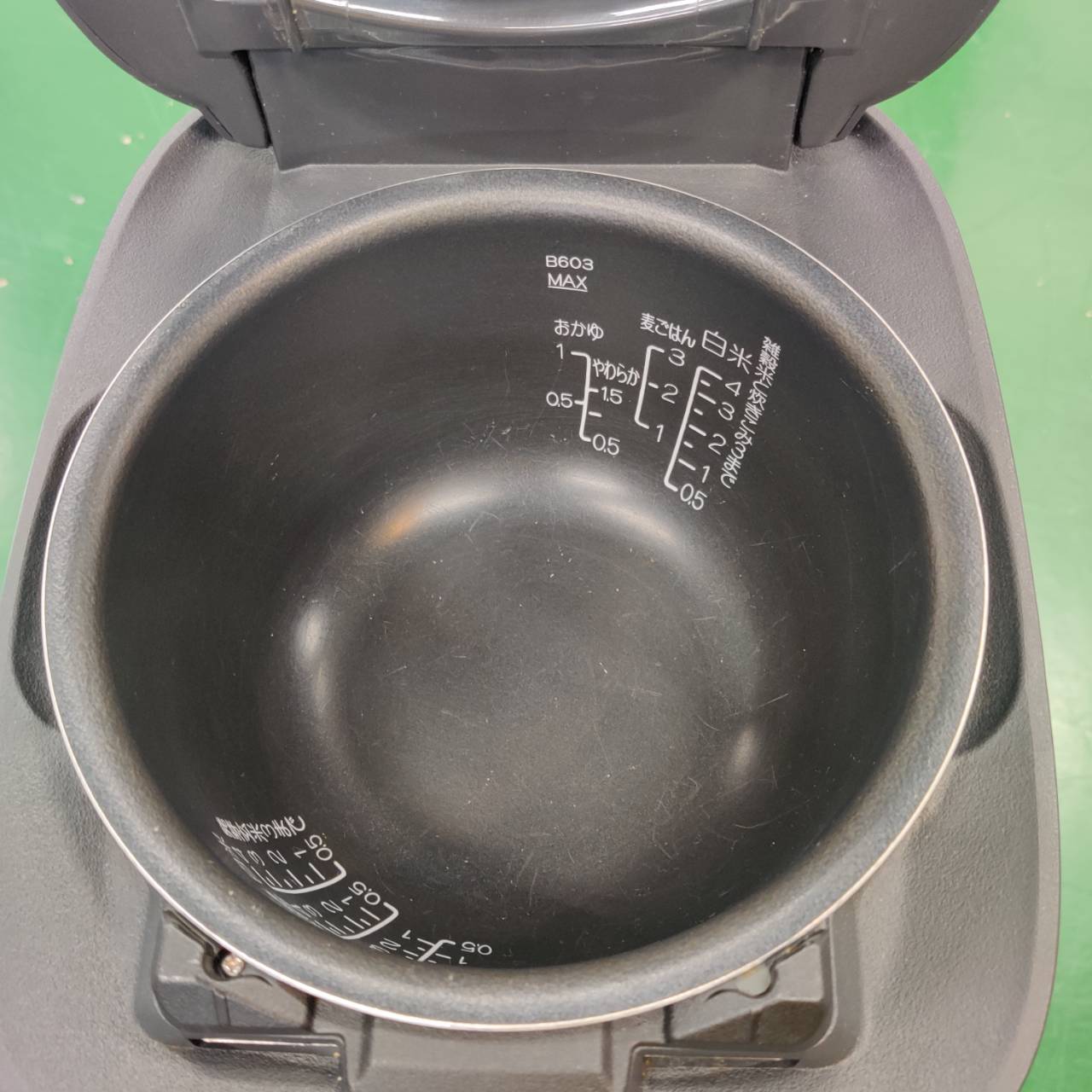 象印 ZOJIRUSHI 2023年製 圧力IH炊飯ジャー 炊飯器 4合炊き NW-MA07 