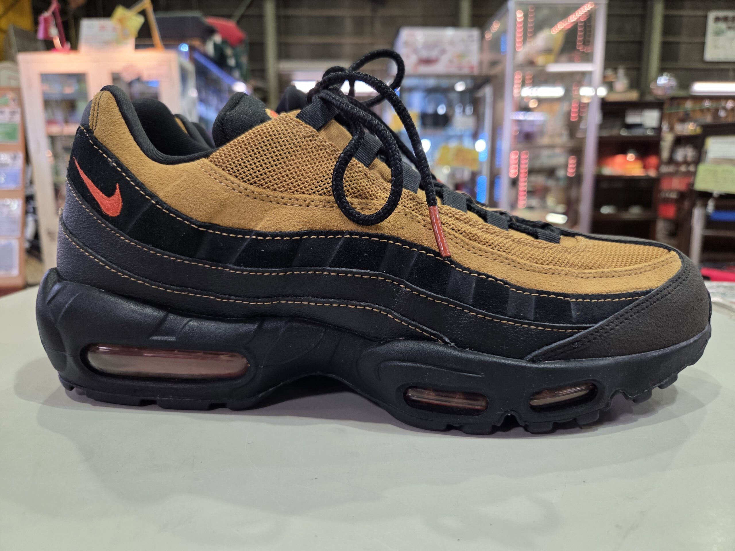 NIKE AIR MAX 95 ESSENTIALCOSMIC CLAYスニーカー買取いたしました 