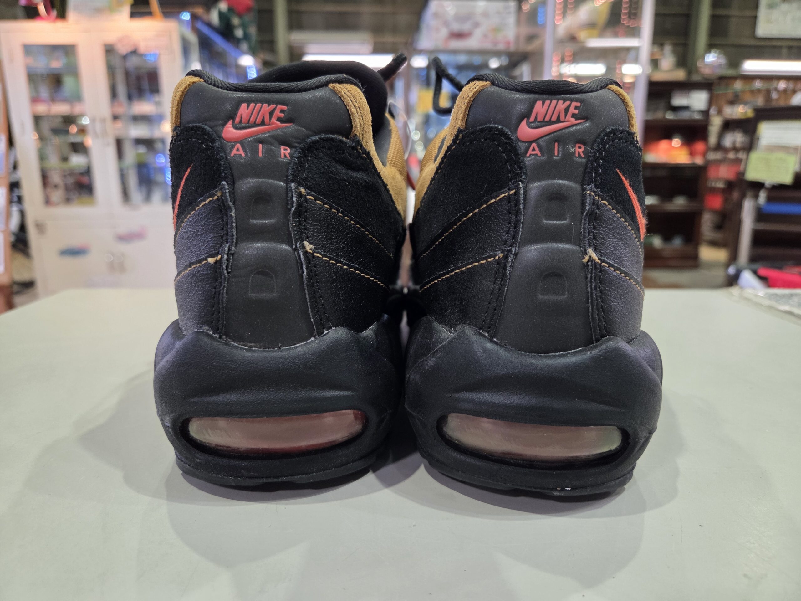 NIKE AIR MAX 95 ESSENTIALCOSMIC CLAYスニーカー買取いたしました 
