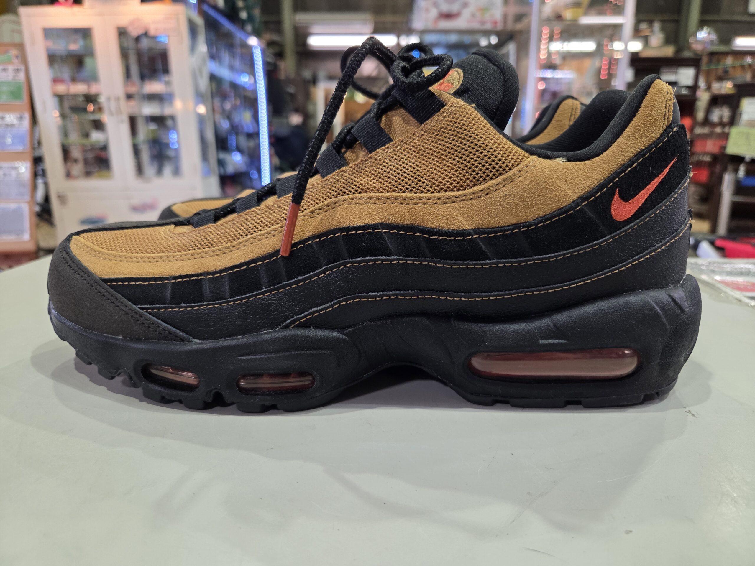 NIKE AIR MAX 95 ESSENTIALCOSMIC CLAYスニーカー買取いたしました 