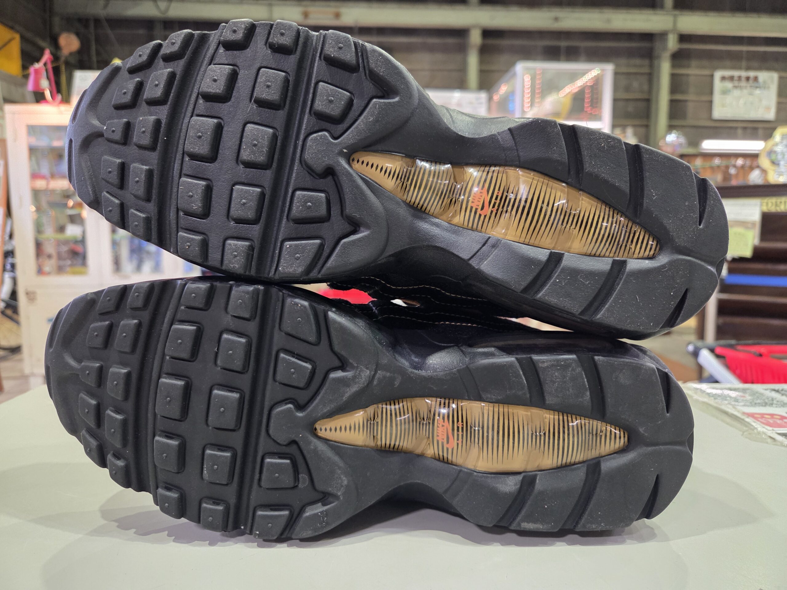 NIKE AIR MAX 95 ESSENTIALCOSMIC CLAYスニーカー買取いたしました 