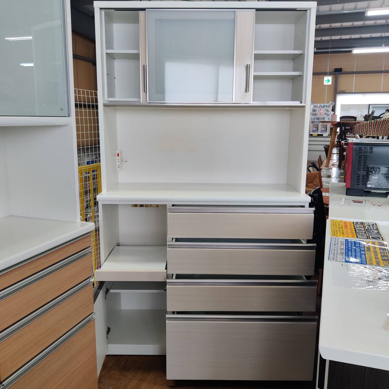 送料込　ニトリ キッチンボード ポスティア100KBWH 高級感のある光沢仕上げ けいたん様専用】ニトリ キッチンボード 食器棚 Nポスティア