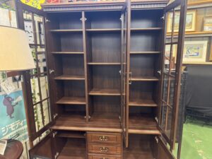 IDF太田長｜アンティーク調｜3枚扉書棚買取致しました｜愛品館八千代店 
