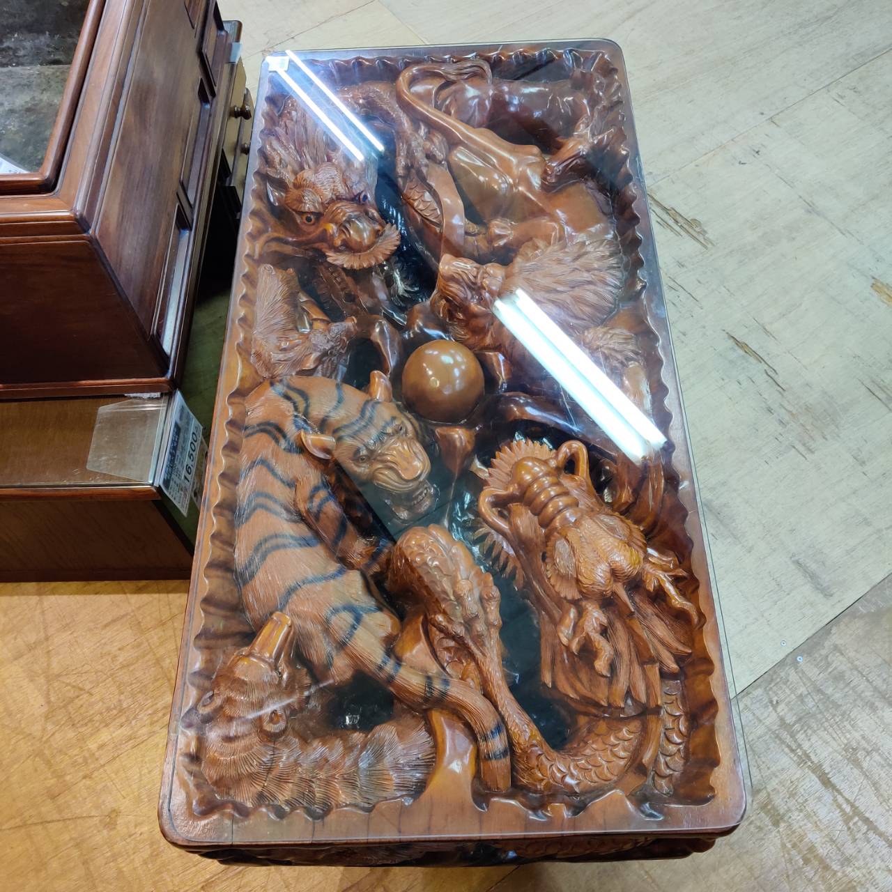 木彫りデザインテーブル 獣木彫刻 ガラストップ 販売中！ 愛品倶楽部柏 