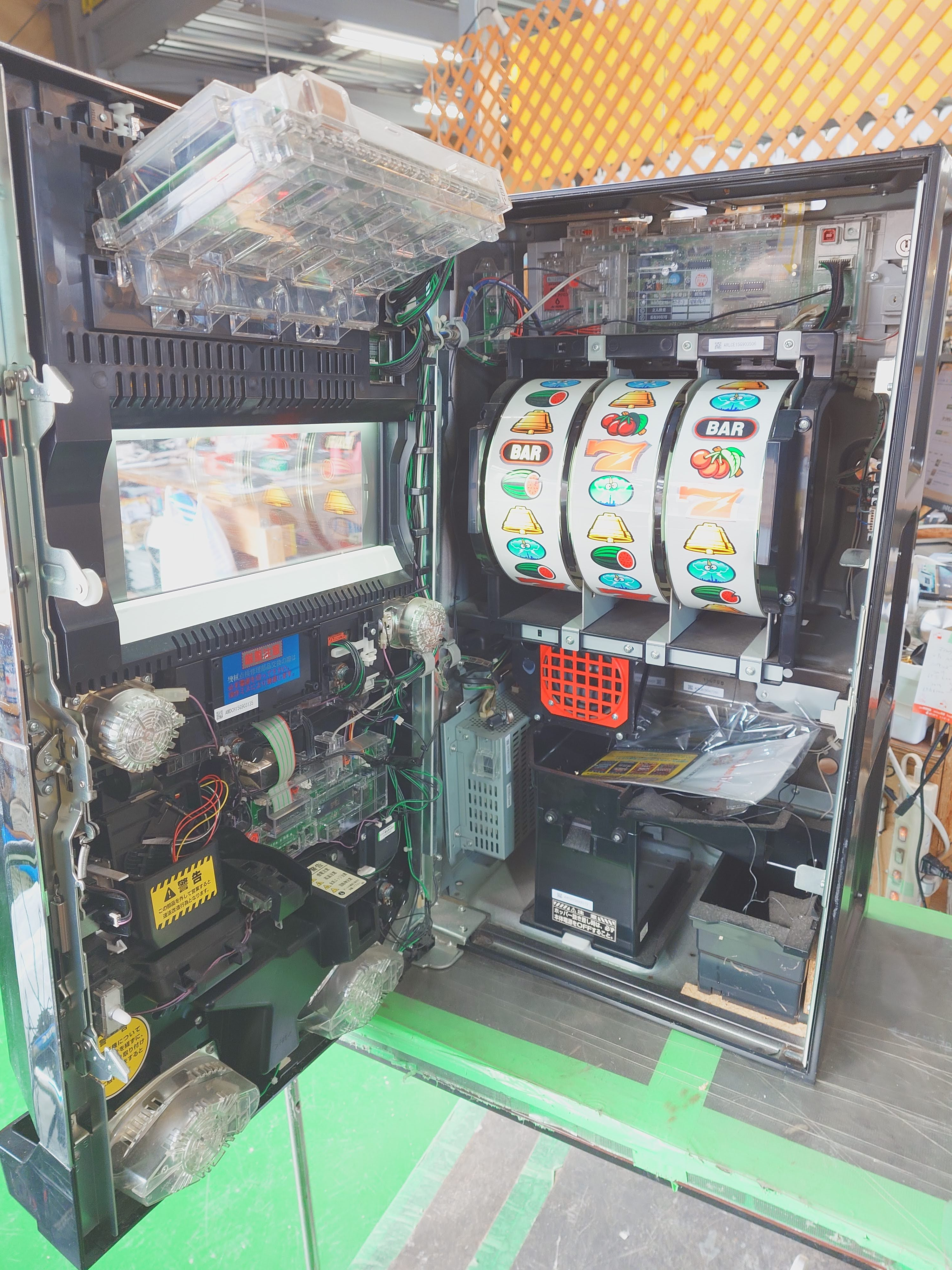 パチスロ実機 サンダーVリボルト コイン不要機付き スロット機|江別市のリサイクル