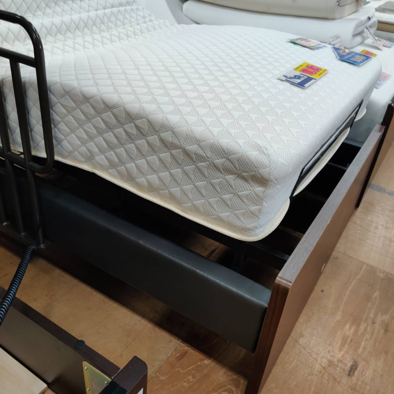 シモンズ 電動シングルベッド (2モーター式 / BeautyRest Maxima) 販売 