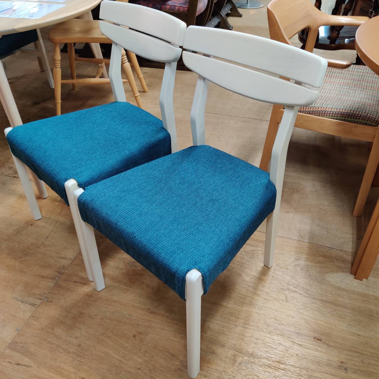 ニトリ ダイニングチェア シリーズ アルナス 2脚 NITORI ニトリ ダイニングベンチ&チェア2脚セット アルナス 販売中