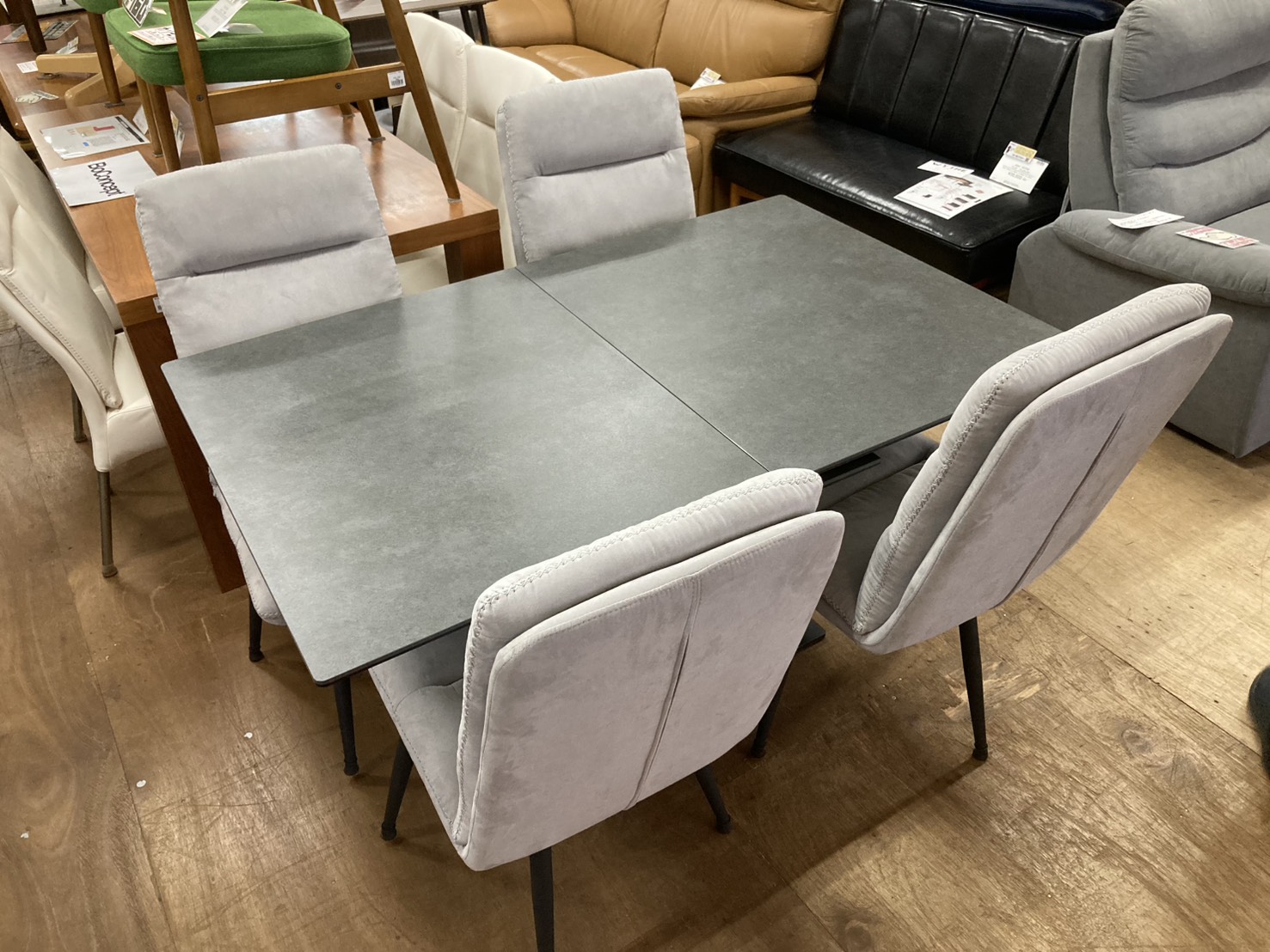 ニトリの伸長式セラミックダイニングテーブル「セーラルTJ」の買取実績