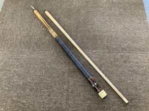 愛品倶楽部柏店で買取したアダム（ADAM）製ビリヤードキューXXシリーズの全体像
